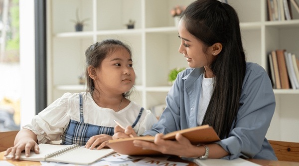 Cho bé học tiếng Anh Bình Dương càng sớm càng tốt