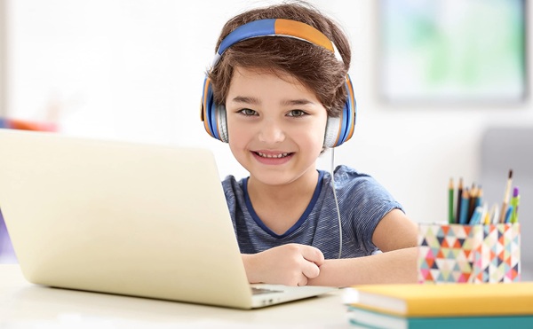 Học tiếng Anh trẻ em Bình Dương online giúp bé cập nhật kiến thức liên tục