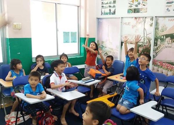 RES cung cấp chương trình dạy học bài bản để giúp trẻ thực hành tiếng Anh tự nhiên